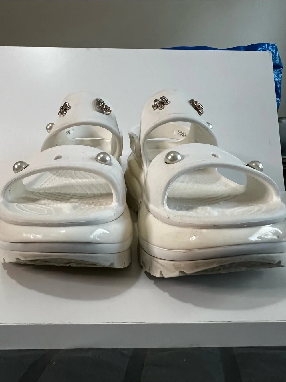 Crocs Mega Crush Platform Sandals White Pearl Flower Charm Chunky Comfort Slides